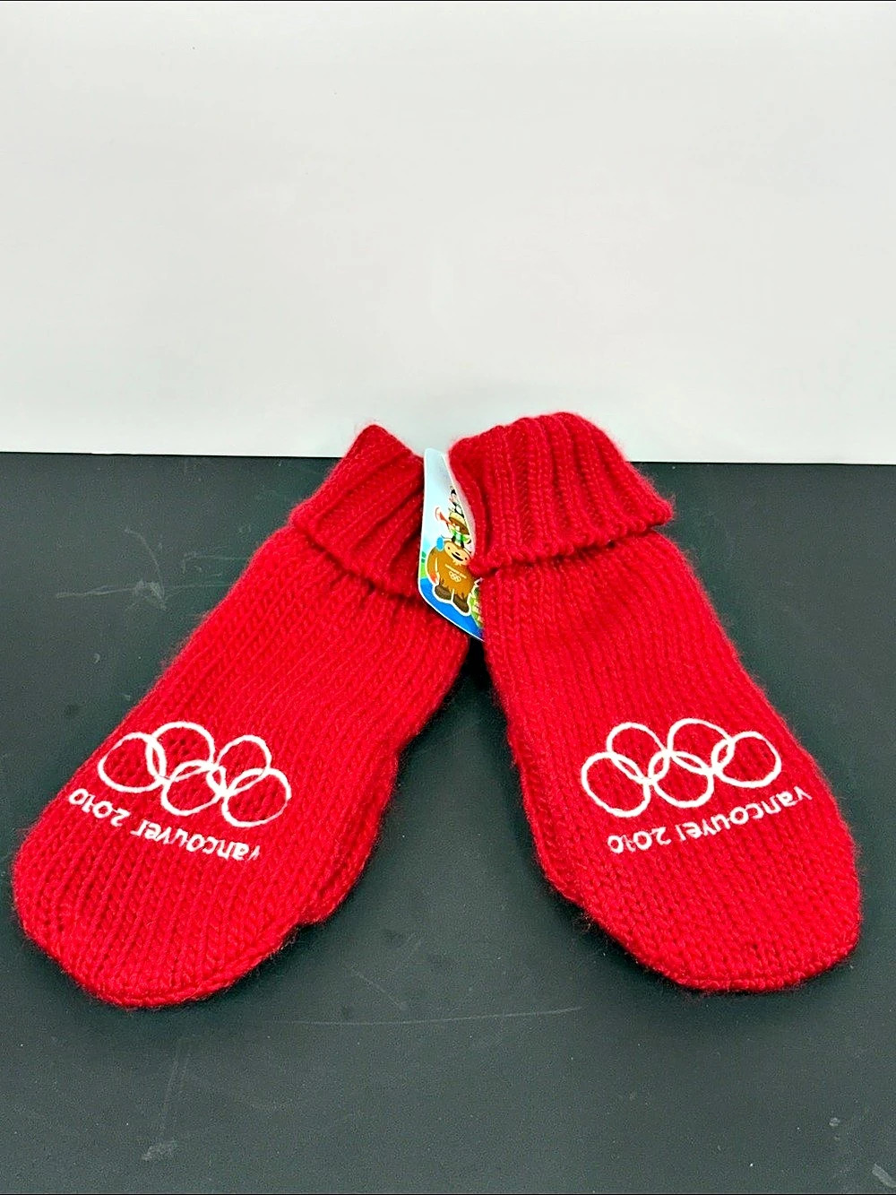 Vancouver 2010 Olympic Red Mittens Adult S/M NWT Original Tags Team Canada